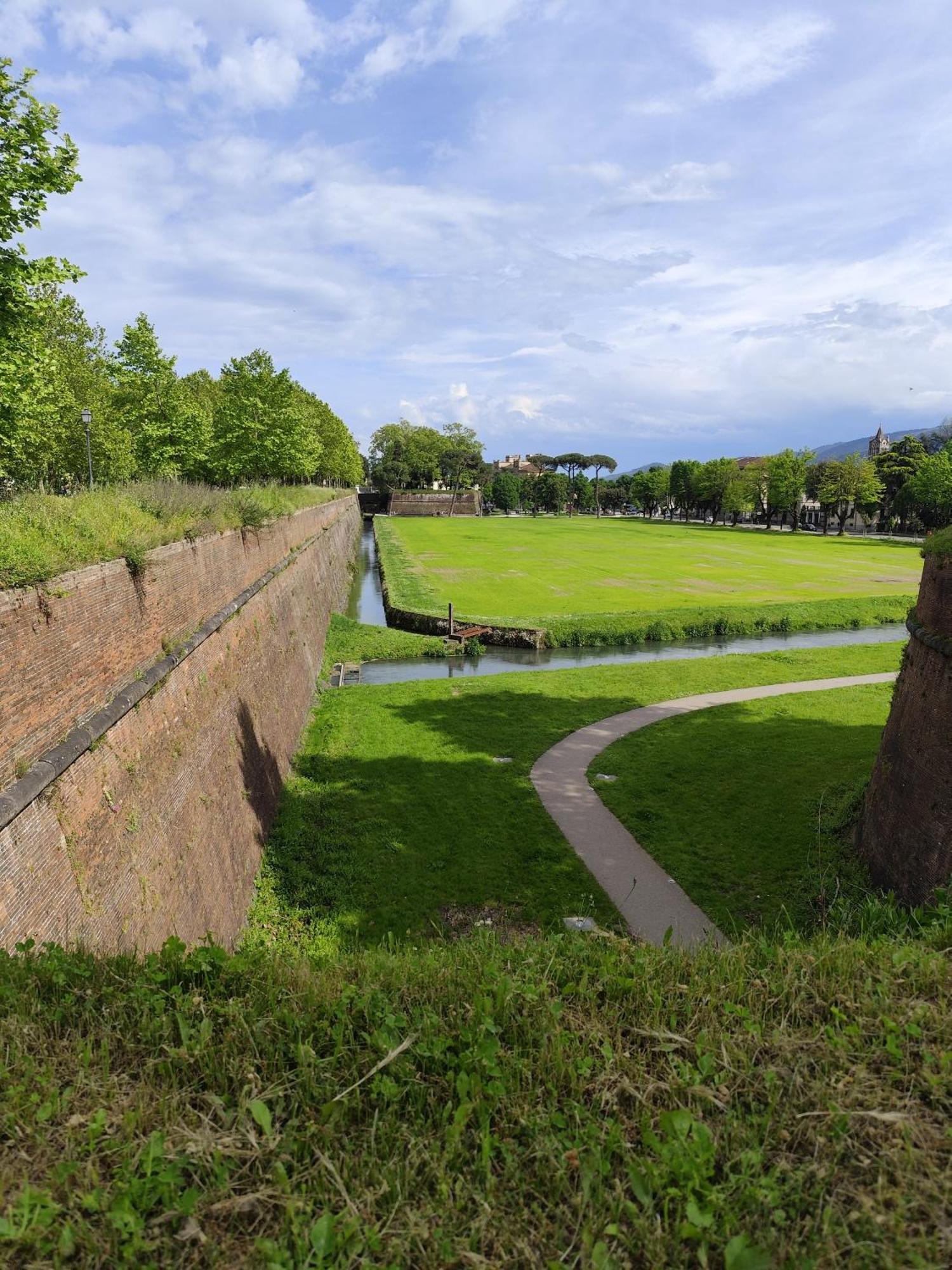 Casa Rosina + Box Per Auto 2 Bici 1,5Km Dalle Mura ルッカ エクステリア 写真